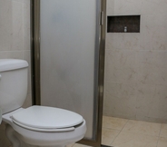 Toilet Kamar 5 Hotel Playa Linda