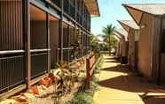 Exterior 2 Spinifex Hotel