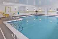 Swimming Pool Fairfield Inn & Suites Calhoun