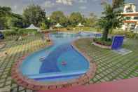 สระว่ายน้ำ Khanvel Resort