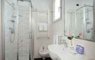 In-room Bathroom 7 Hotel La Villetta