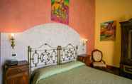 Kamar Tidur 7 Charme Hotel Henry's House