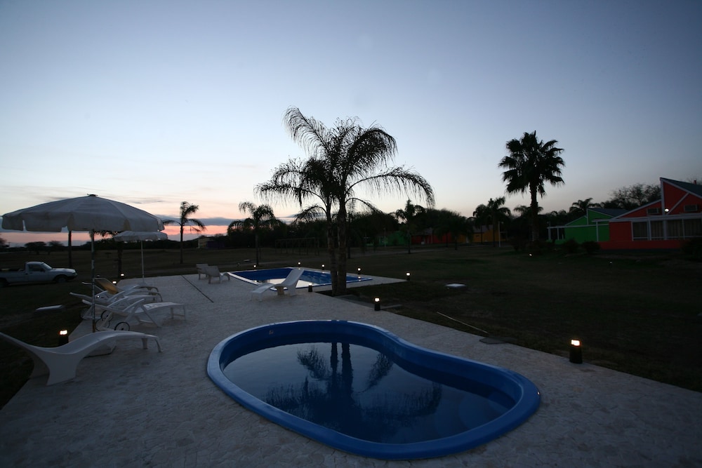 Kolam Renang 3 Cabañas Marina House