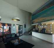 Lobby 5 Bessa Beach Hotel