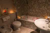 In-room Bathroom Napoli Suite