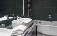 In-room Bathroom 6 B&B Galileo 2000