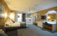 Kamar Tidur 5 Moby Dick Waterfront Resort Motel