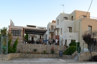 Exterior Alexandros M