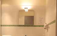 In-room Bathroom 7 Hotel du Cygne
