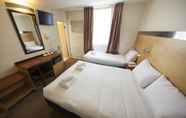 Kamar Tidur 4 The Maiden Oval Hotel- FKA Belgrave Hotel