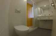 In-room Bathroom 7 Hotel 3K Faro Aeroporto