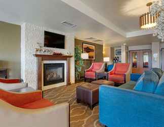 Lobby 2 Comfort Suites Redding - Shasta Lake