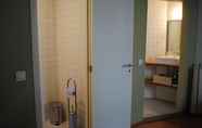 In-room Bathroom 3 B&B Bio Brussels