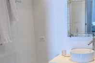 In-room Bathroom Apto. 53K Vista parcial al mar