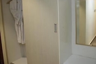 In-room Bathroom MRA HOTEL