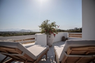 Common Space Aeolos Luxury Villas Suites Superior Sea View Villa With Outdoor Jacuzzi