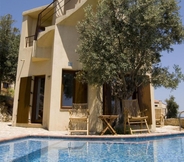 Kolam Renang 3 Poikilma Alonissos Villas Villa Elia 95m2