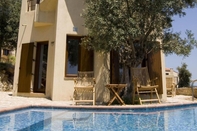 Kolam Renang Poikilma Alonissos Villas Villa Elia 95m2