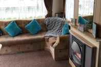 Ruang Umum Lovely 2 Bedroom Static Caravan Brean, Somerset