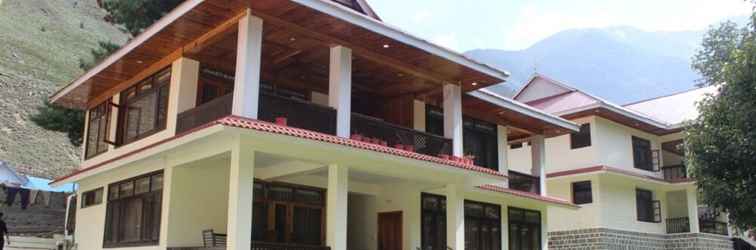 Exterior PinePark Lake Luxury Resort Naran