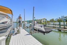 สระว่ายน้ำ Blue Marlin at The Salty Cove