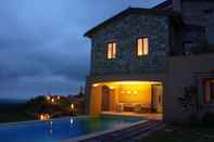 Kolam Renang Wonderful Private Villa With Pool in Riparbella