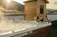 Entertainment Facility Rooftop Home With Whirlpool & Sauna