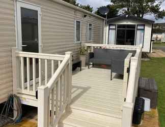 Bedroom 2 Luxury 2 Bedroom Holiday Home on Beachside Park