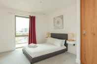 Bedroom Contemporary 1 Bedroom Apartment in Canning Town With Balcony