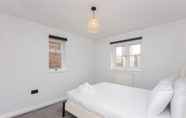 Lainnya 4 Bright 2 Bedroom House in Stratford With Garden