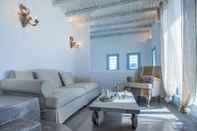 Ruang untuk Umum Aelia Paros Villas Luxury Villa With Sea View and Swimming Pool Up to 8 Persons