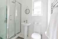 In-room Bathroom Stylish 2 Bedroom Apartment Beside Putney Station