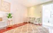 Kamar Tidur 6 Stylish 2 Bedroom Apartment Beside Putney Station