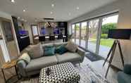 Lobby 4 Luxurious Modern 2 Bedroom Bungalow Private Garden