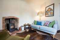 Ruang Umum Wonderfully Quirky 3BD Home Amberley West Sussex