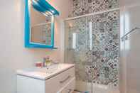 Toilet Kamar Blue Waves