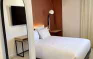 Bedroom 6 Golden Tulip Martigues Provence