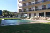 Kolam Renang Golden Tulip Martigues Provence