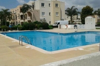 Swimming Pool Beautiful 2-bed House in Mandria, Paphos