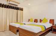 Bedroom 2 Itsy By Treebo - Utsav Suites