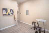 Lobi Beautiful Fenced 3BR 2BA Near Exciting Downtown