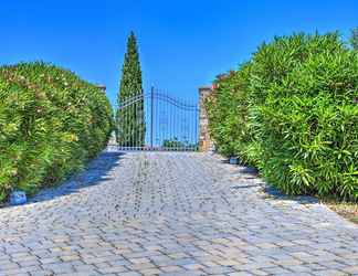 Exterior 2 Pool Villa Angela Whirlpool