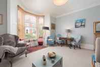 Ruang untuk Umum Charming Flat in Leafy West London by Underthedoormat