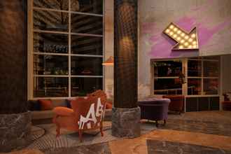 Lobby 4 Moxy the Hague