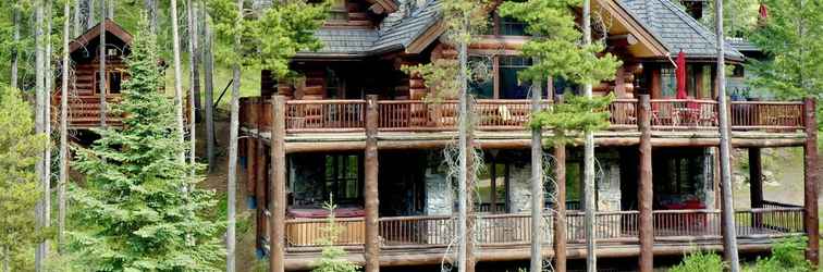 Exterior Luxury Log Chalet | Pool + Private HotTub | Ski In/Out | Overlooking Greywolf GC