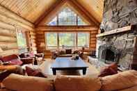 Common Space Luxury Log Chalet | Pool + Private HotTub | Ski In/Out | Overlooking Greywolf GC