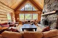 Ruang untuk Umum Luxury Log Chalet | Pool + Private HotTub | Ski In/Out | Overlooking Greywolf GC