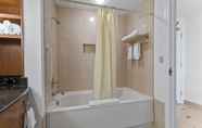 Toilet Kamar 7 Boardwalk CozySuites Condo w/kitchen!