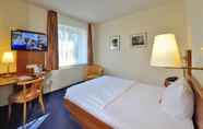 Kamar Tidur 4 Hotel Haus Kronenthal