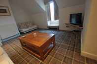 Ruang untuk Umum Beautiful 2-bed Apartment in Inverkip Great Garden